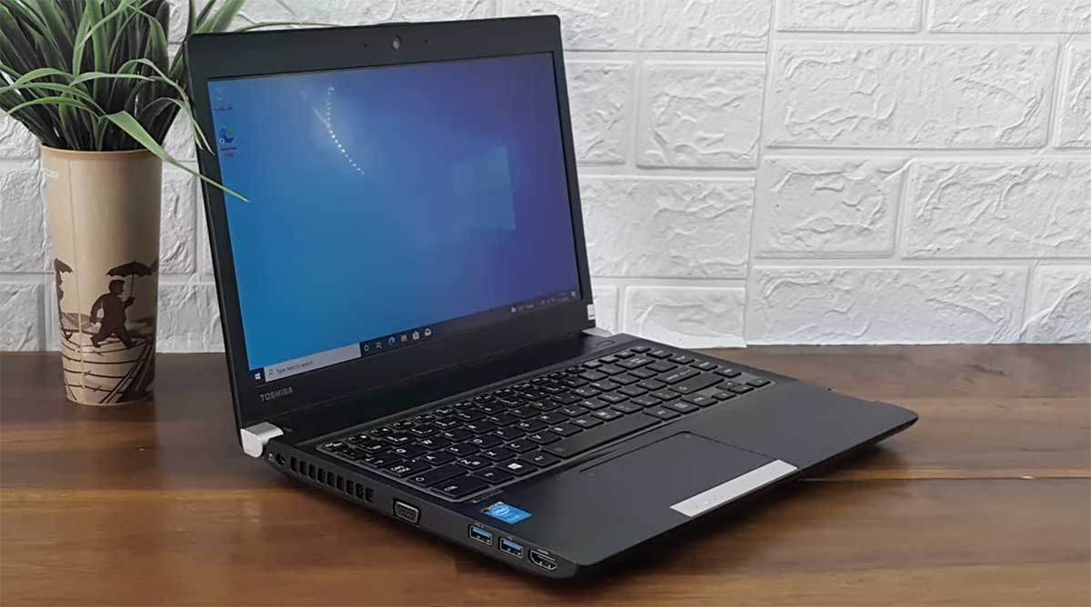 TOSHIBA DYNABOOK R734