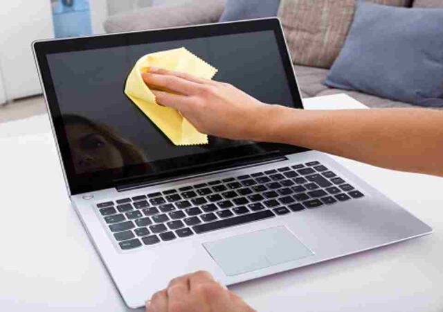 Cara-Membersihkan-Layar-Laptop-Supaya-Aktifitas-Nyaman.jpg