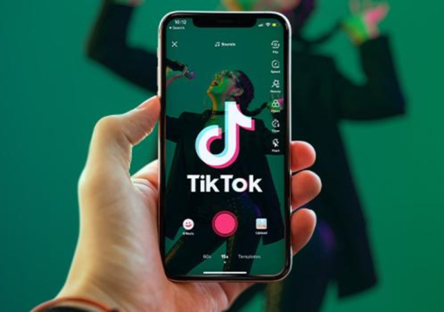 menghapus akun tiktok banner