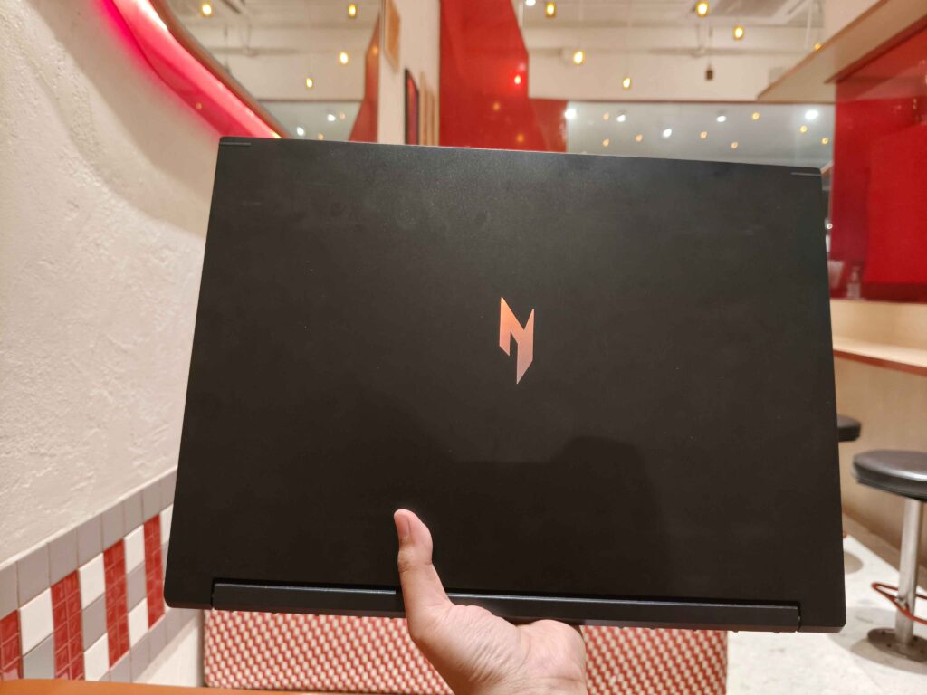 Acer Nitro V16S 1