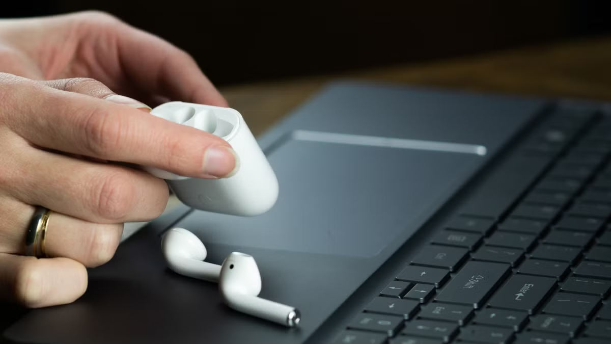 koneksi airbuds ke laptop banner